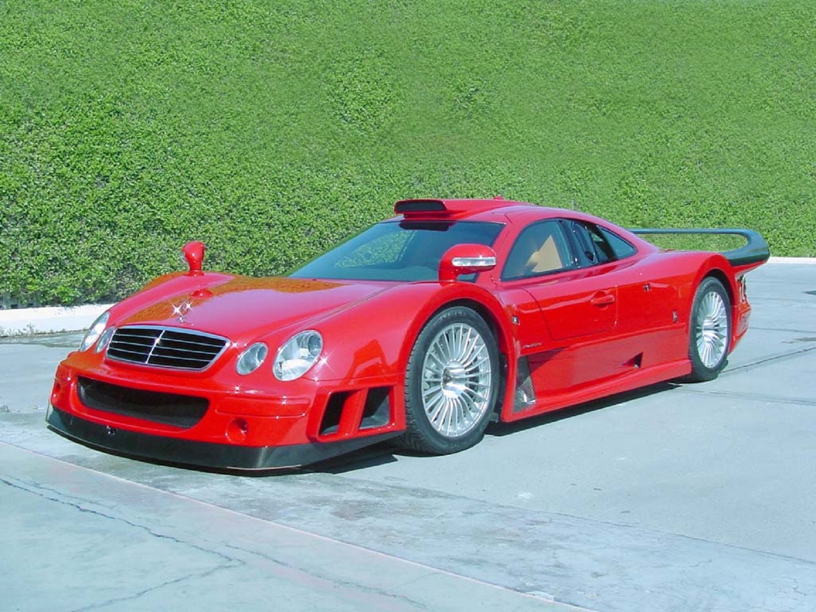 The most powerful variant—the CLK GTR Super Sport
